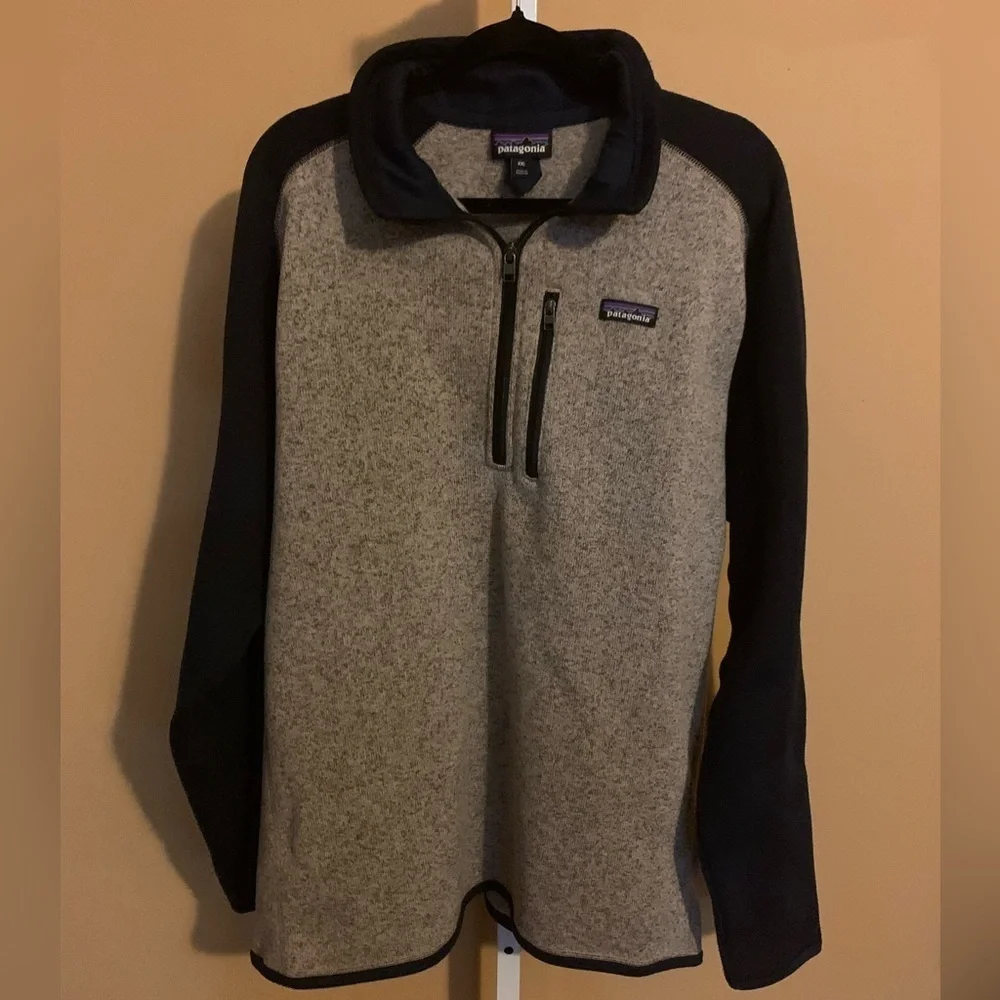 Patagonia Men's quarter Zip-Up Sweater in Gray and navy